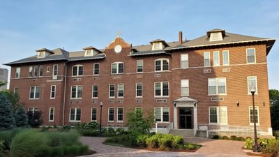 Bachelor in Graphic Designer