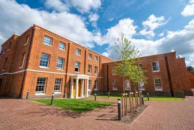 BSc (Hons) Psychology with Business Management (2-year degree)