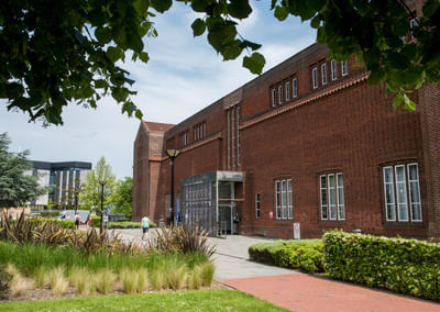 Undergraduate Foundation Programme in Business, Economics, Finance and Management pathway